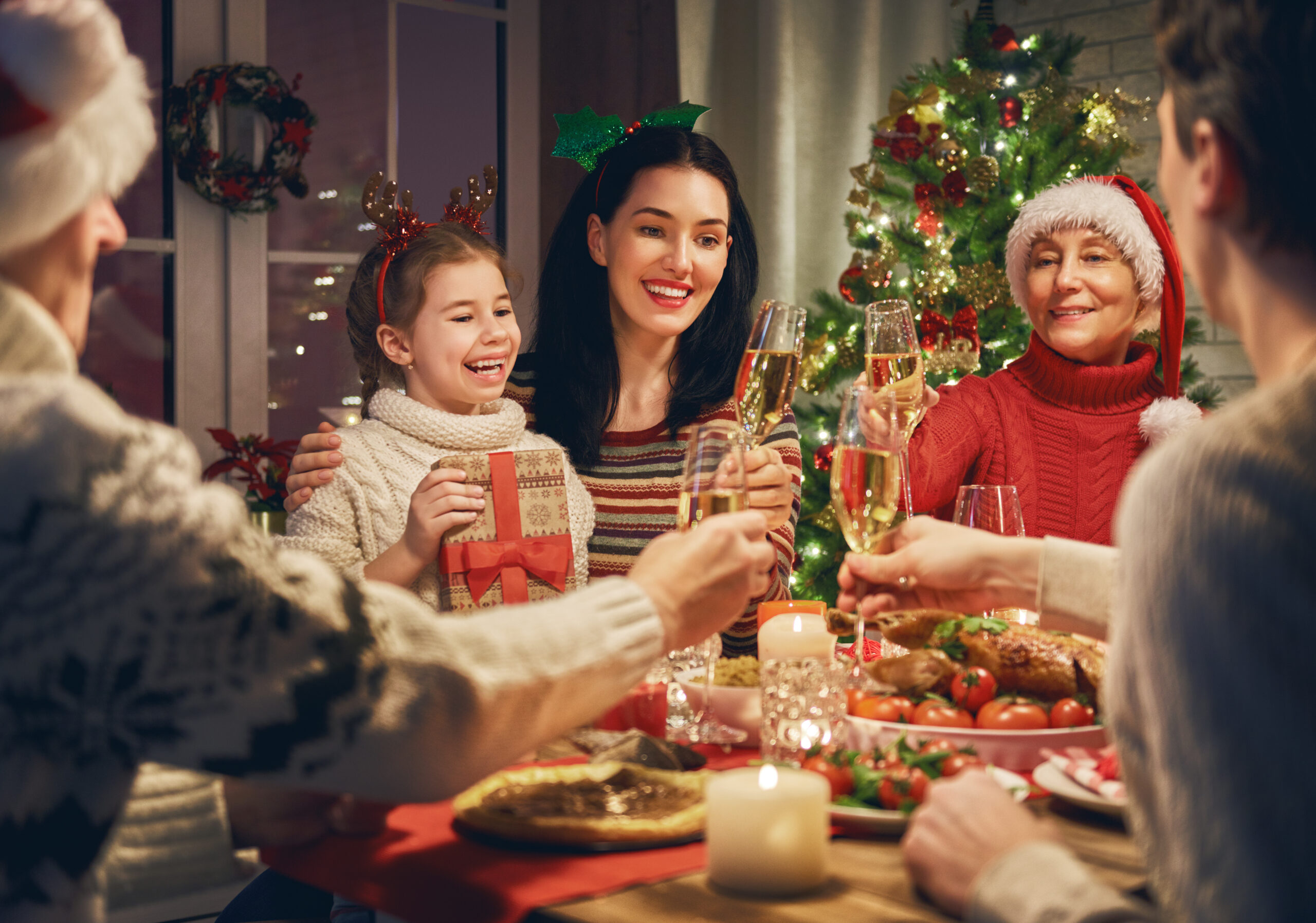 Merry,Christmas!,Happy,Family,Are,Having,Dinner,At,Home.,Celebration Work colleges partying